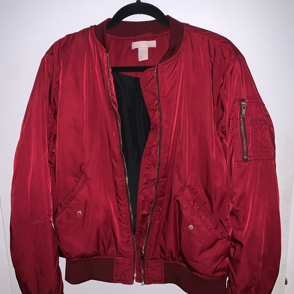 [6]🧥H&M maroon bomber jacket